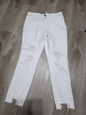 SO White Distressed Jeggings - Ripped Knee Detail